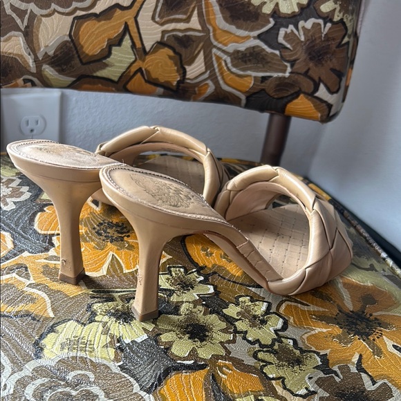Vince Camuto Women's Beige Slide Sandals - Picture 3 of 3